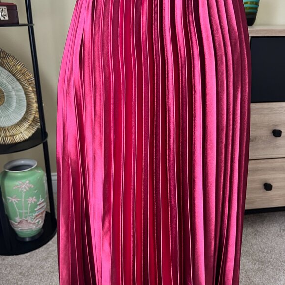 Burgundy Wine Pleated Skirt - Picture 2 of 2
